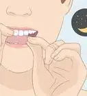 How to Use Floss on Your Teeth