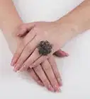 Choose the Right Jewelry for Your Skin Tone and Face Shape