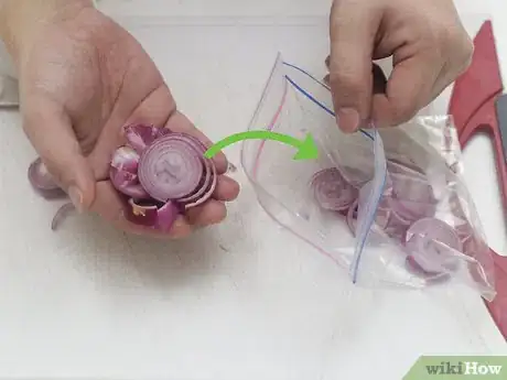 Image titled Freeze Onions Step 2