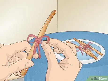 Imagen titulada Decorate for a Graduation Party Step 14