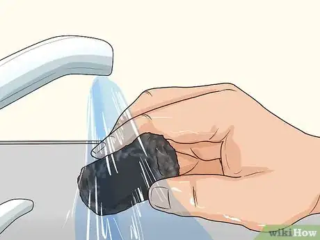 Imagen titulada Clean a Saltwater Tank Step 8