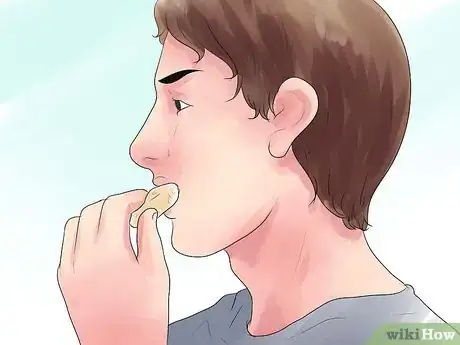 Imagen titulada Eat With Braces Step 10