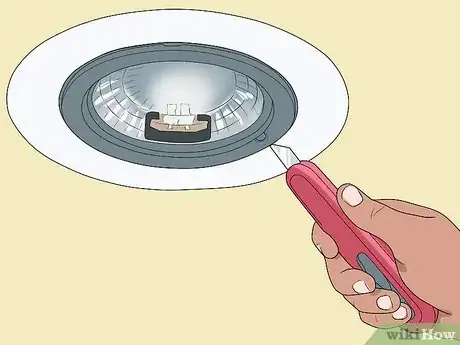 Imagen titulada Change a Lightbulb in a Recessed Light Step 10