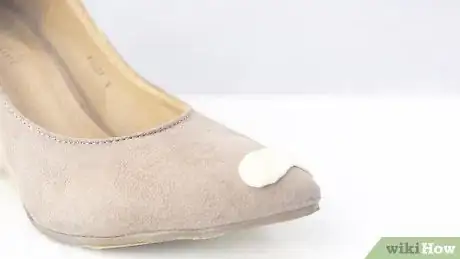 Imagen titulada Clean Suede Shoes Step 13