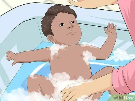 Imagen titulada Give a Baby a Bath in the Sink Step 5