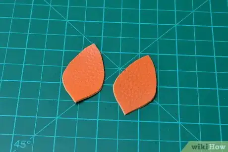 Imagen titulada Make Leather Earrings Step 12