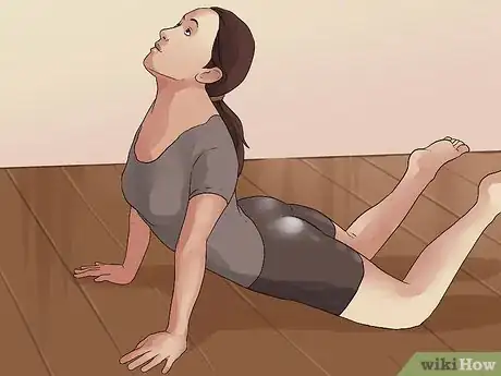 Imagen titulada Make Your Feet Touch Your Head Step 4