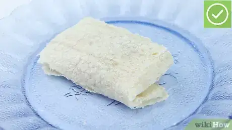 Imagen titulada Fold a Tortilla Step 7