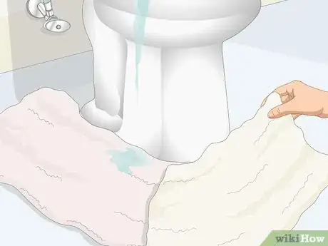 Imagen titulada Plunge a Toilet Step 3