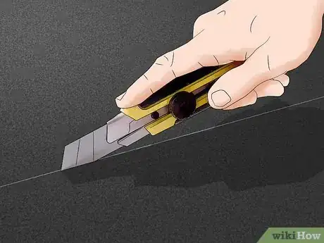 Imagen titulada Apply Rolled Roofing Step 8