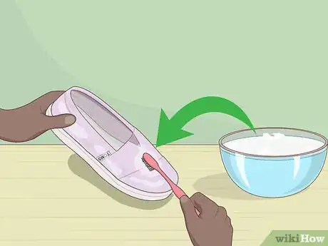 Imagen titulada Wash Toms Shoes Step 4