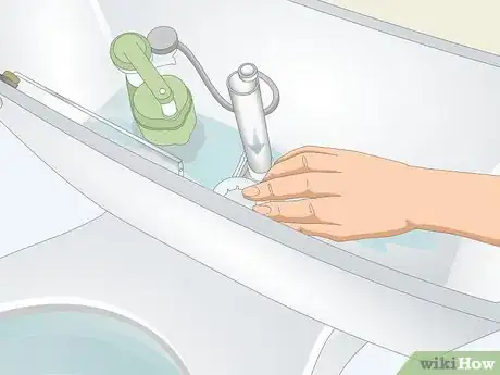 Imagen titulada Plunge a Toilet Step 2