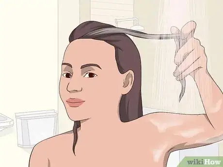 Imagen titulada Put Streaks in Your Hair at Home Step 9