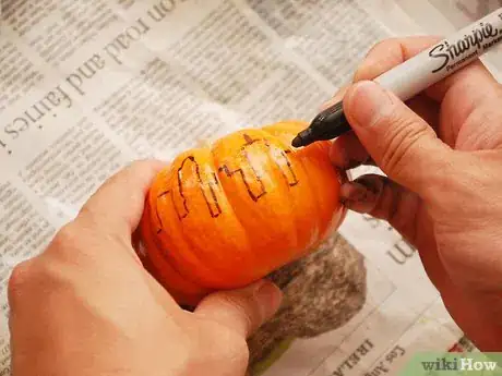 Imagen titulada Paint a Pumpkin Step 6