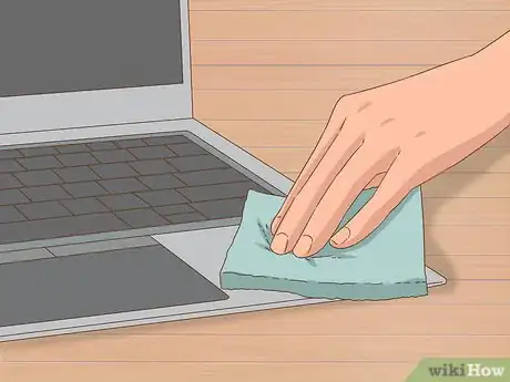 Imagen titulada Remove Stickers from a Laptop Step 11