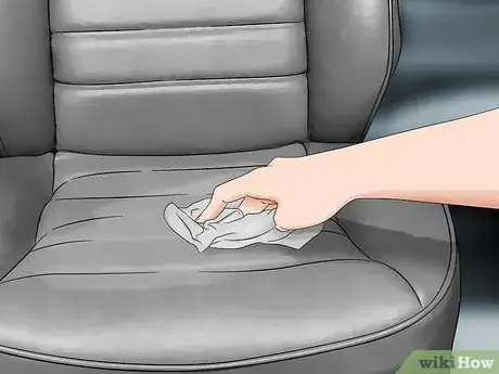 Imagen titulada Clean Vinyl Seats Step 13