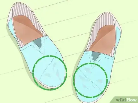 Imagen titulada Wash Toms Shoes Step 6