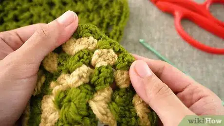 Imagen titulada Crochet a Baby Blanket Step 22