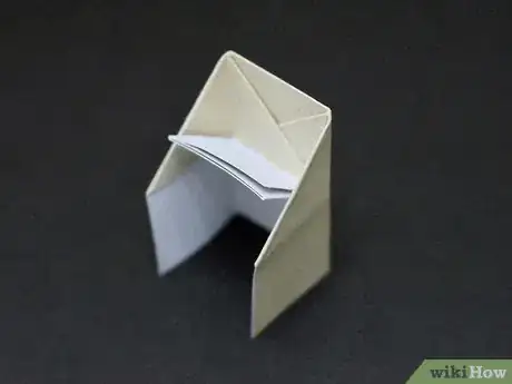 Imagen titulada Make an Origami Chair Step 12