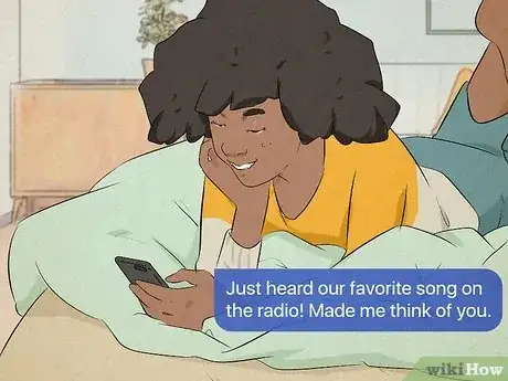 Imagen titulada Show Your Boyfriend You Love Him over Text Step 1