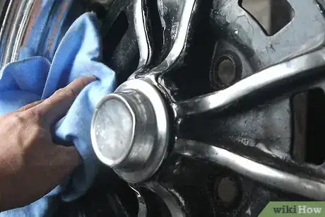 Imagen titulada Clean Chrome Wheels Step 7