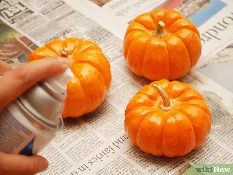Imagen titulada Paint a Pumpkin Step 4