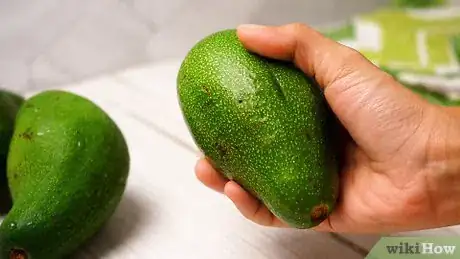 Imagen titulada Tell if an Avocado Is Ripe Step 3