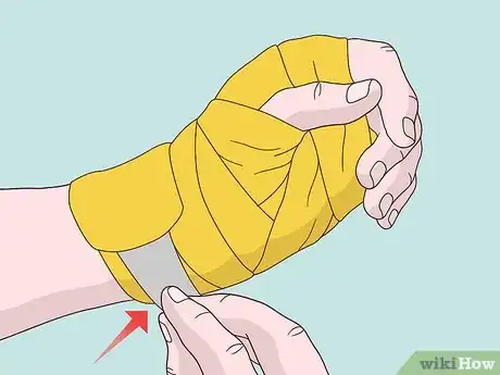Imagen titulada Wear Hand Wraps Step 10