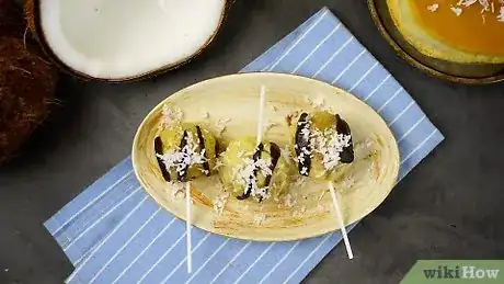 Imagen titulada Eat Coconut Step 15