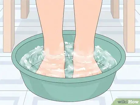 Imagen titulada Clean Your Feet Step 2