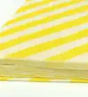 envolver los cubiertos con servilletas de papel