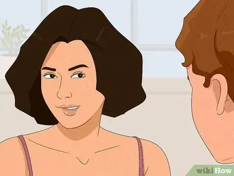 Imagen titulada Signs a Woman Is Sexually Attracted to You Step 5