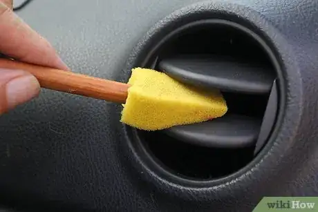 Imagen titulada Clean Car AC Vents Step 3