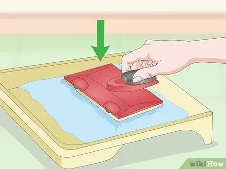 Imagen titulada Create Clean Paint Edges on Interior Walls Step 11