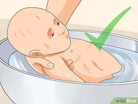 Imagen titulada Bathe a Newborn Step 5
