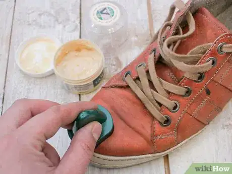 Imagen titulada Repair a Scrape on Faux Leather Shoes Step 11