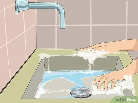 Imagen titulada Give a Baby a Bath in the Sink Step 13