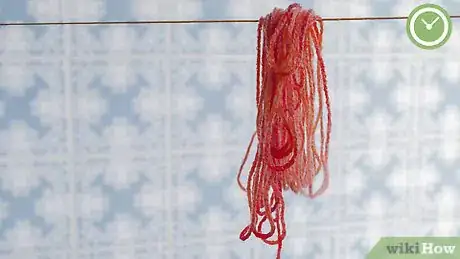 Imagen titulada Dye Speckled Yarn Step 17