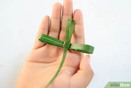 Imagen titulada Make a Palm Frond Cross Intro