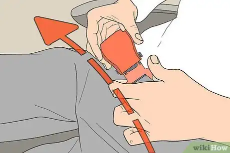 Imagen titulada Adjust Your Seat Belt Step 12