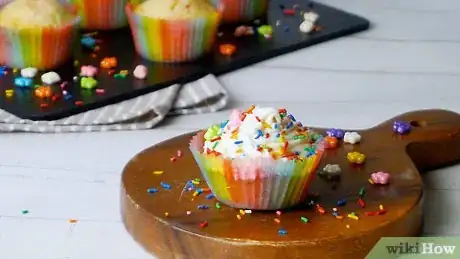 Imagen titulada Make Cupcakes with Cake Mix Step 14