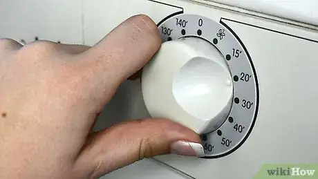Imagen titulada Stop a Zipper from Unzipping Itself Step 11