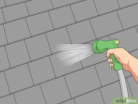 Imagen titulada Clean Roof Shingles Step 6