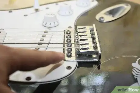 Imagen titulada Take Care of a Guitar Step 2Bullet4