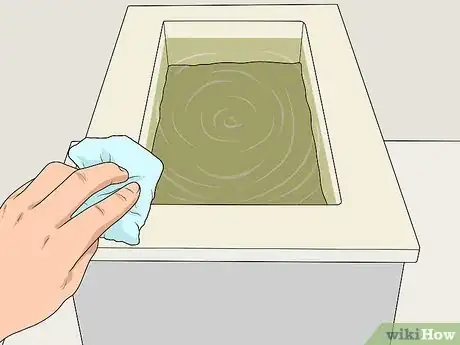 Imagen titulada Clean a Wax Pot Step 12
