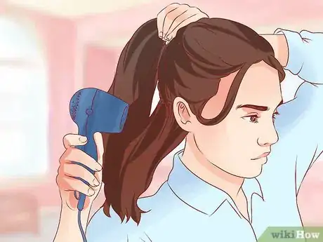 Imagen titulada Take Hair Extensions Out Step 13