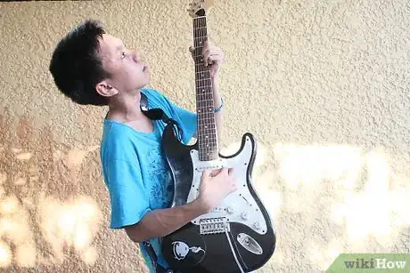 Imagen titulada Do Guitar Moves Step 10