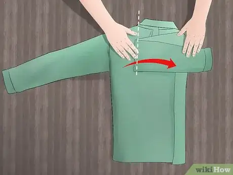 Imagen titulada Fold a Shirt for Business Travel Step 8