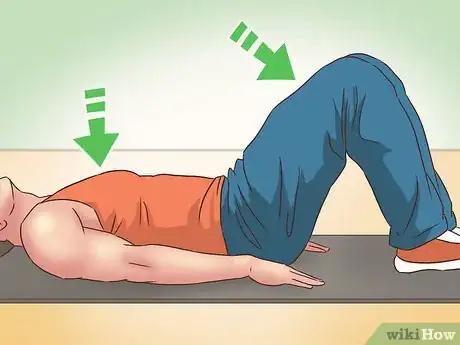 Imagen titulada Do Oblique Crunches Step 1