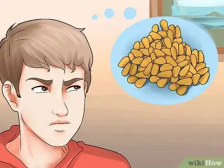 Imagen titulada Shell Pine Nuts Step 2